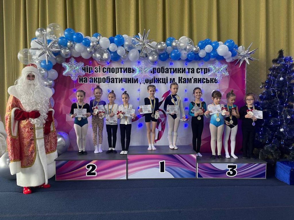 В Каменском состоялся чемпионат ДЮСШ №4 по спортивной акробатике «Акро созвездие»