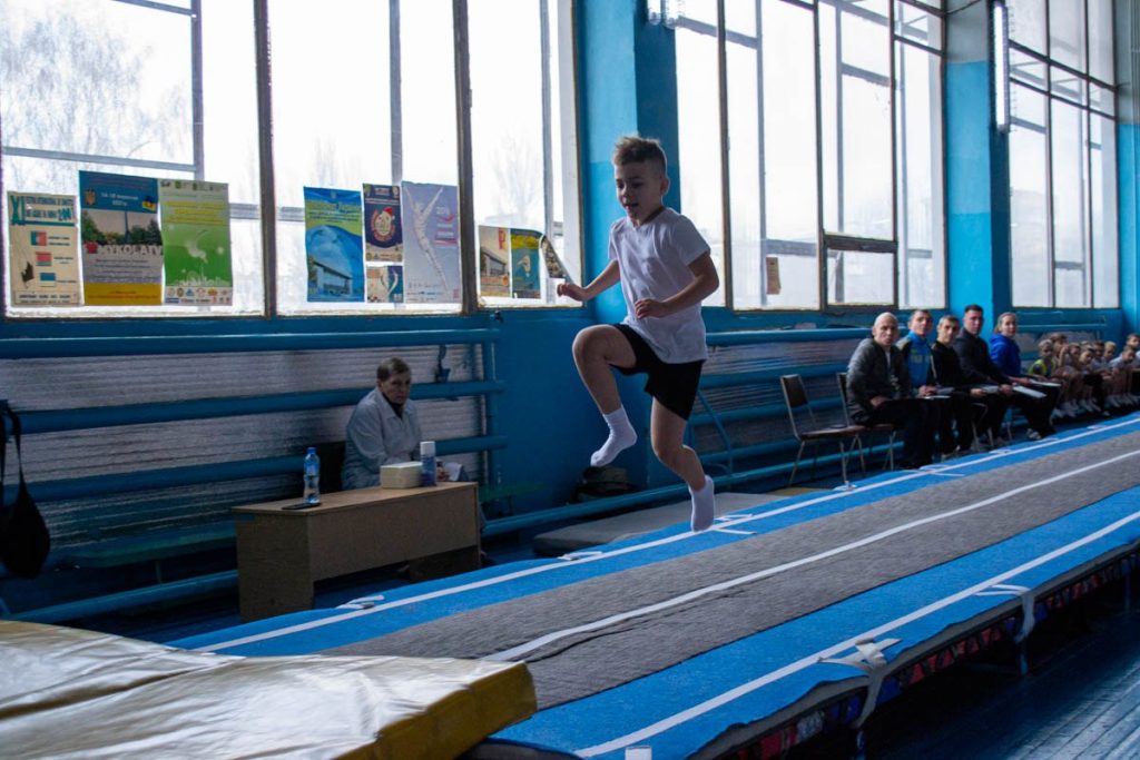“Чемпіони серед нас”: у Кам’янському відбувся відкритий чемпіонат міста зі стрибків на акробатичній доріжці