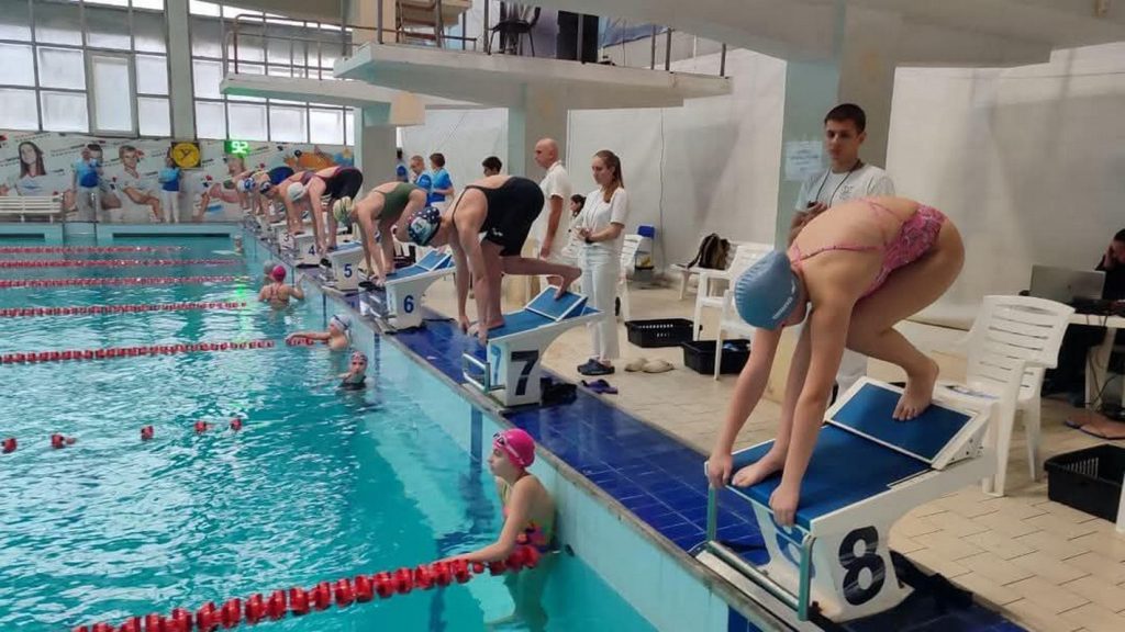 Каменские пловцы завоевали 71 награду Зимнего кубка Swim Sharks