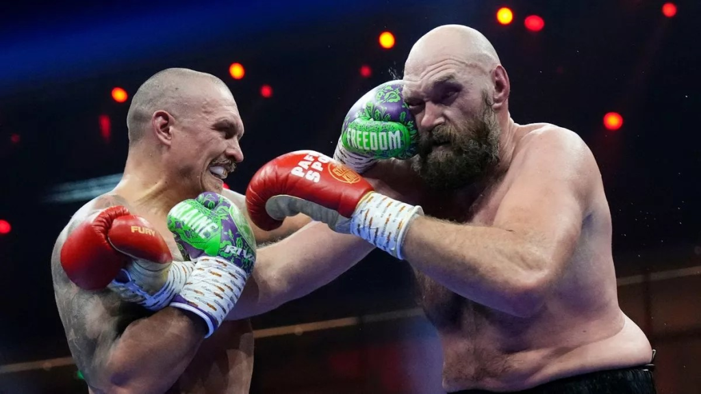 Близький друг Тайсона Ф’юрі розповів, як британець проводить час після поразки від Усика