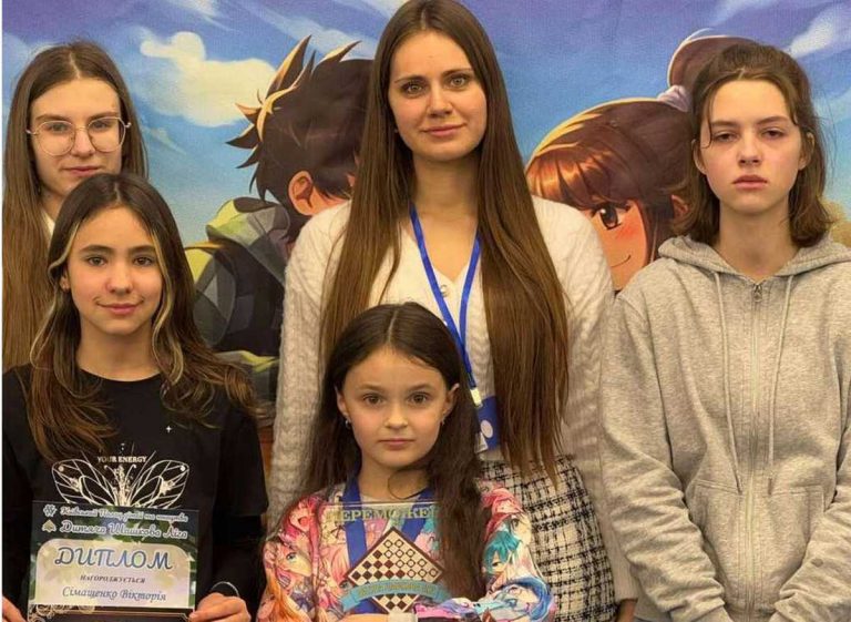 Воспитанницы каменской ДЮСШ №1 успешно выступили на турнире «Шашечная лига»