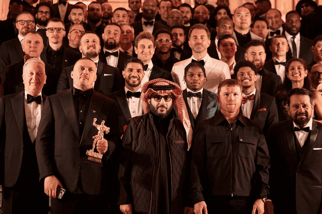Олександр Усик здобув три нагороди на церемонії The Ring Awards у Лондоні