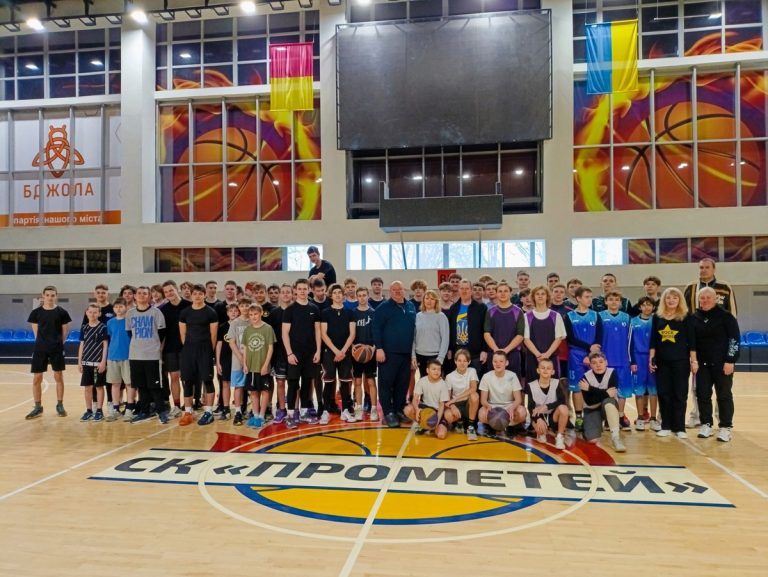 У Кам’янському грали в стрітбол