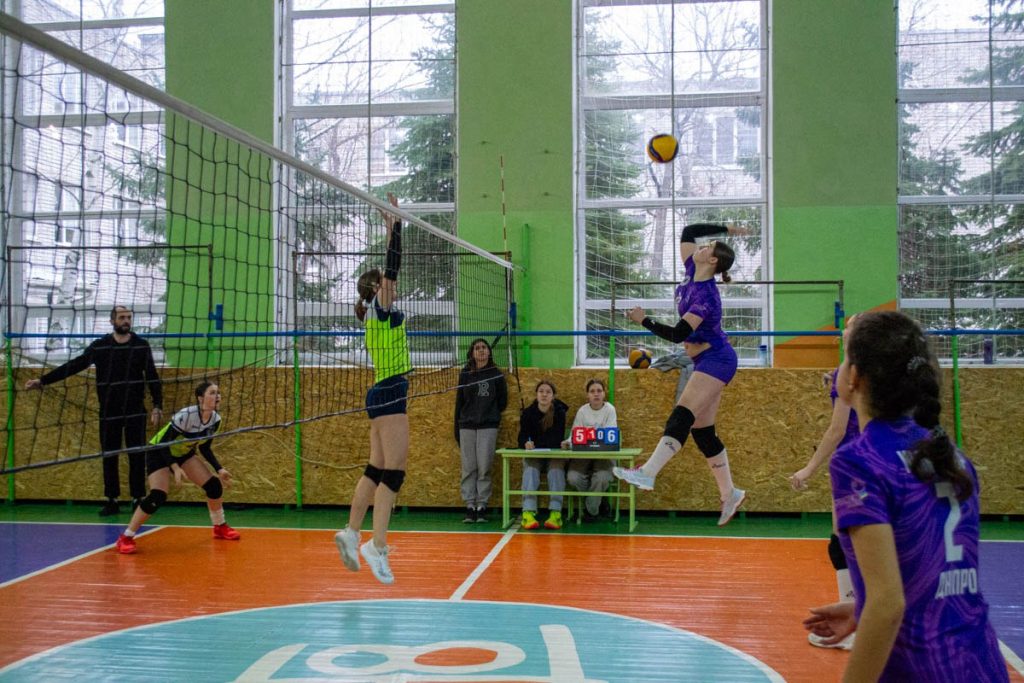 У Кам’янському відбувся відкритий чемпіонат ДЮСШ №2 з волейболу