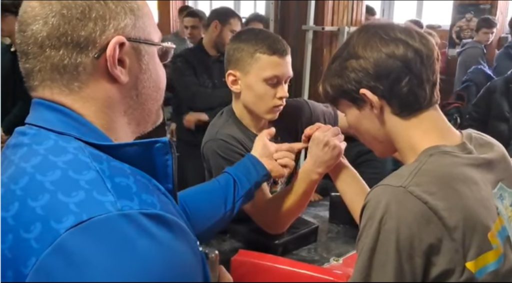 Кам’янчани успішно виступили на відкритому чемпіонаті Дніпра з армрестлінгу (відео)