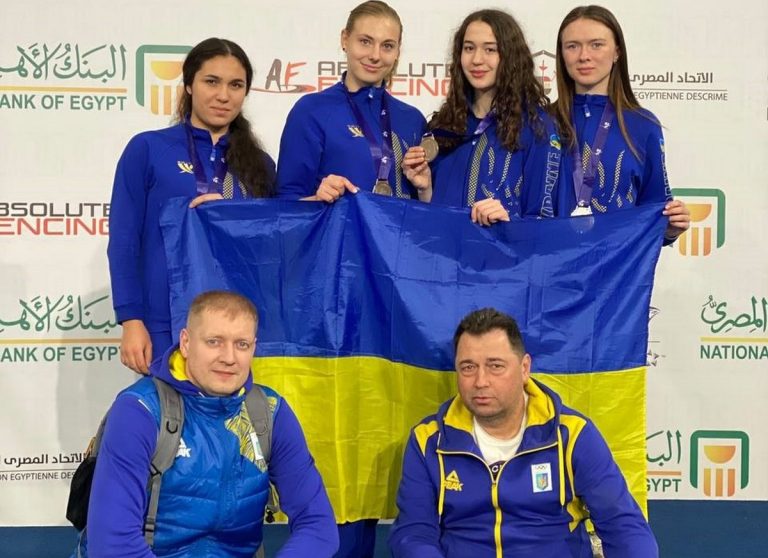 Команда українських шпажисток здобула “срібло” на Кубку світу з фехтування