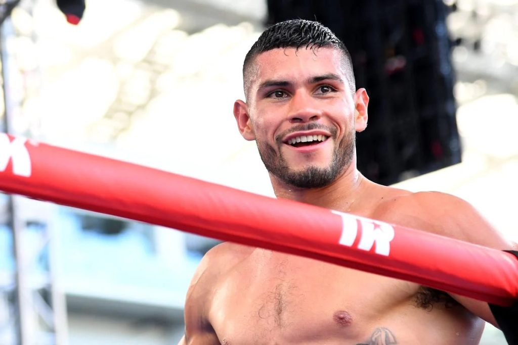 Арнольд Барбоса став “тимчасовим” чемпіоном WBO у першій напівсередній вазі