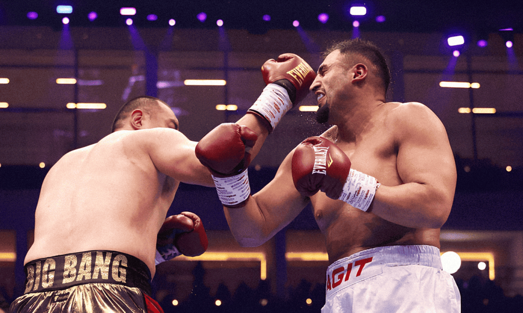 Кабаєл переміг нокаутом Чжилея і став тимчасовим чемпіоном WBC у гевівейті (відео)