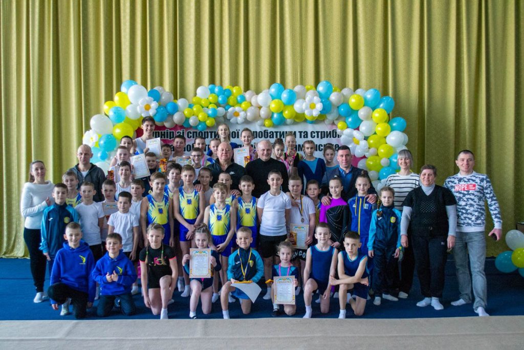 В Каменском провели открытый чемпионат города по прыжкам на акробатической дорожке имени Сергея Савенкова