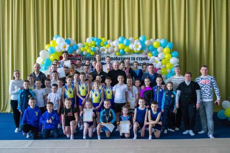 В Каменском провели открытый чемпионат города по прыжкам на акробатической дорожке имени Сергея Савенкова