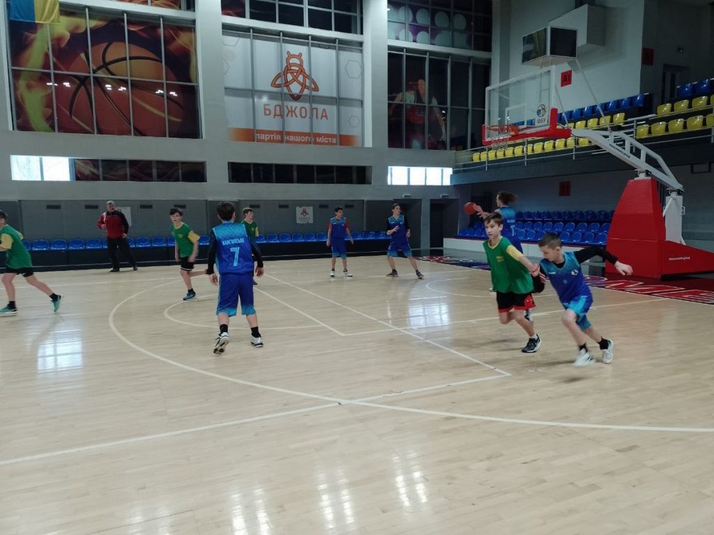 У Кам’янському визначилися переможці баскетбольного турніру пам’яті Героїв Небесної Сотні