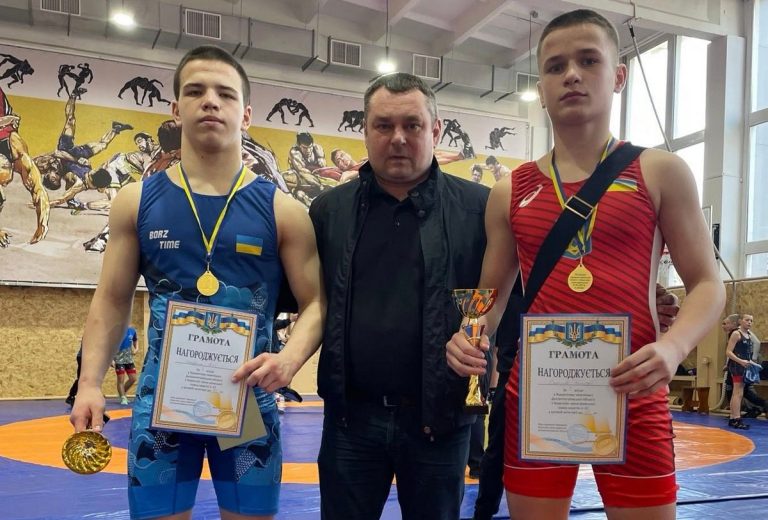 Каменские борцы победили на областном турнире