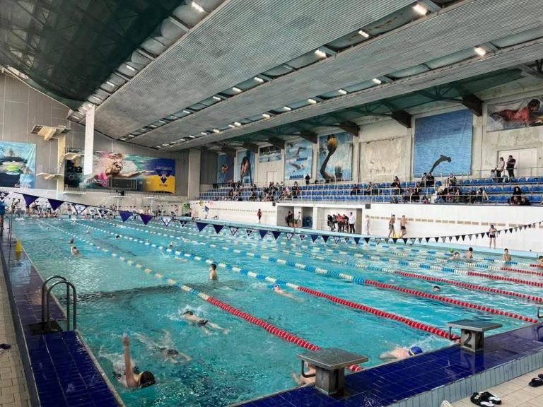 Пловцы Каменского завоевали 167 медалей на открытом чемпионате
