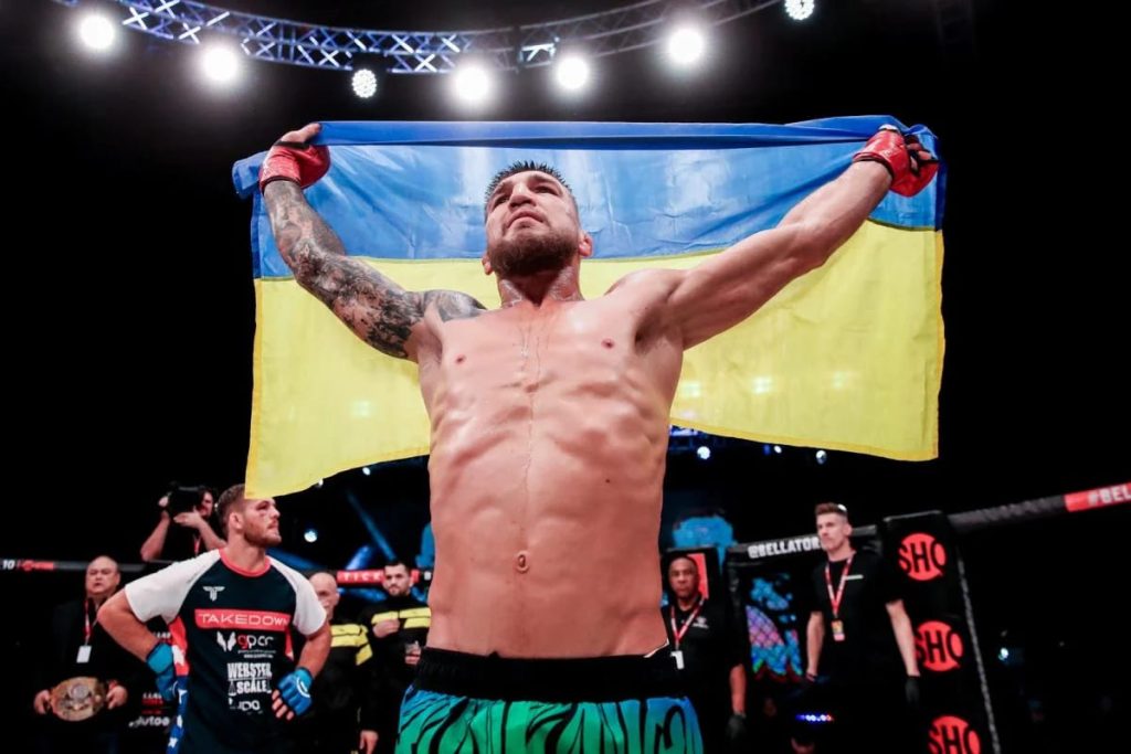 Український боєць ММА Ярослав Амосов переміг суперника-американця у першому раунді