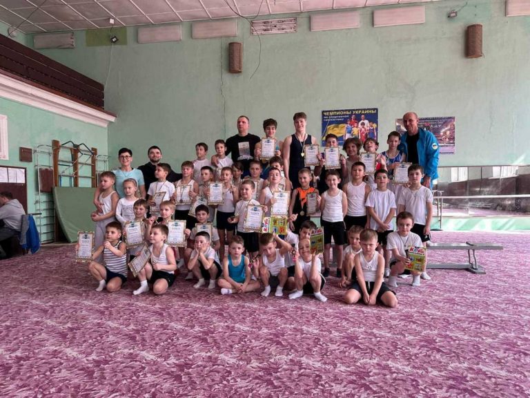 В Каменском состоялся открытый чемпионат города по спортивной гимнастике