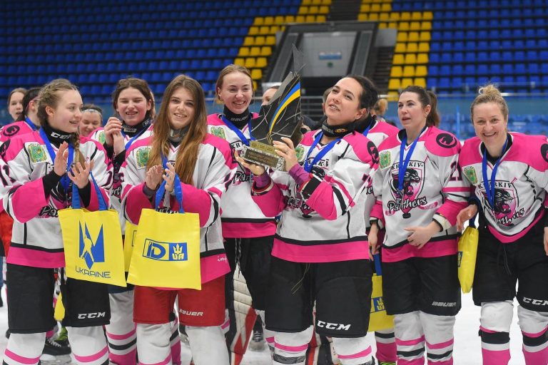 Стали відомі учасники чемпіонату України з хокею серед жінок: розклад змагань