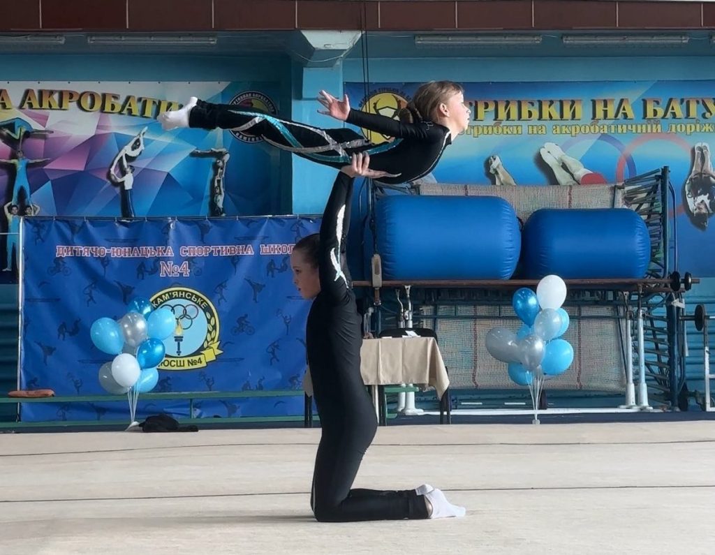 В Каменском соревновались юные акробаты