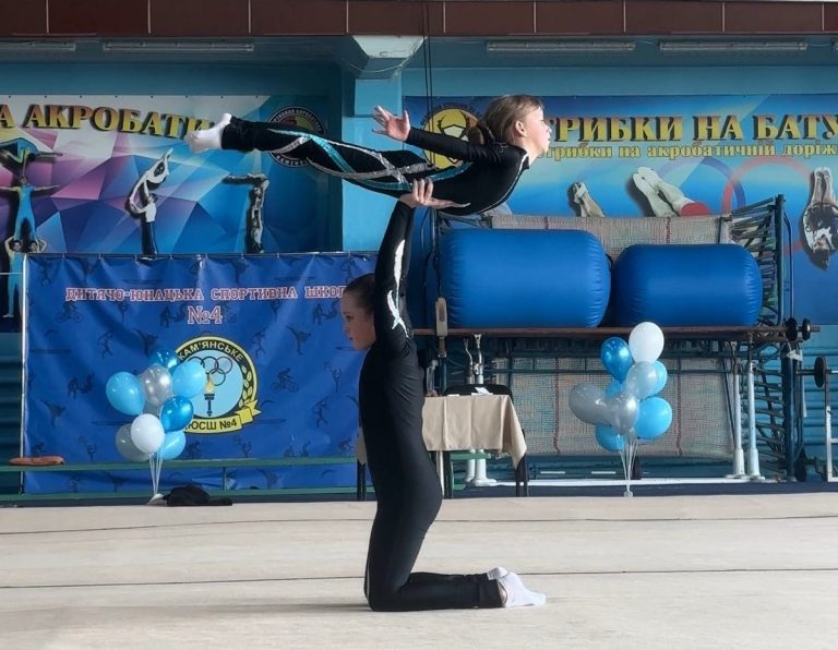 В Каменском соревновались юные акробаты