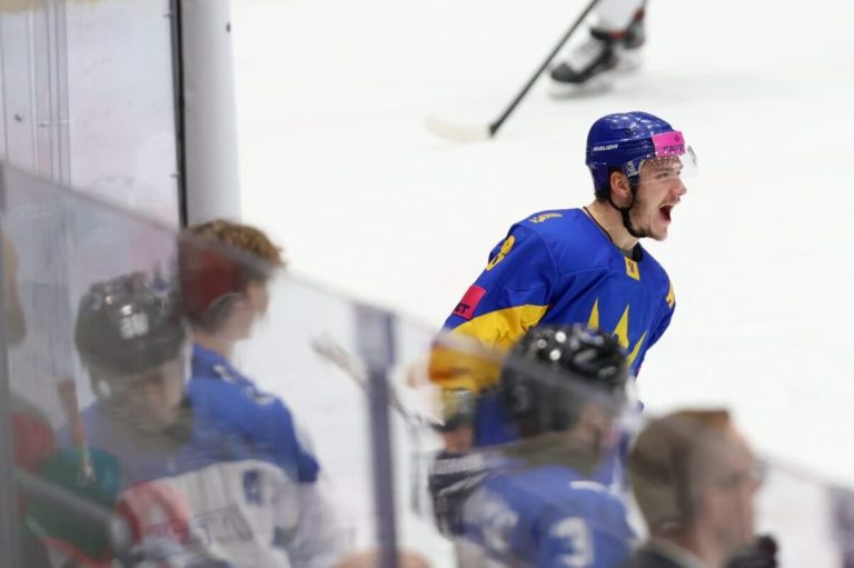 Сборная Украины U-18 по хоккею разгромила Венгрию на старте чемпионата мира-2025