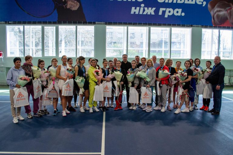 «Принцессы весны»: в Каменском состоялся первый любительский женский турнир по теннису