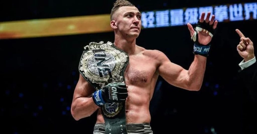 Крикля нокаутував суперника в першому раунді та захистив титул ONE Championship з кікбоксингу (відео)