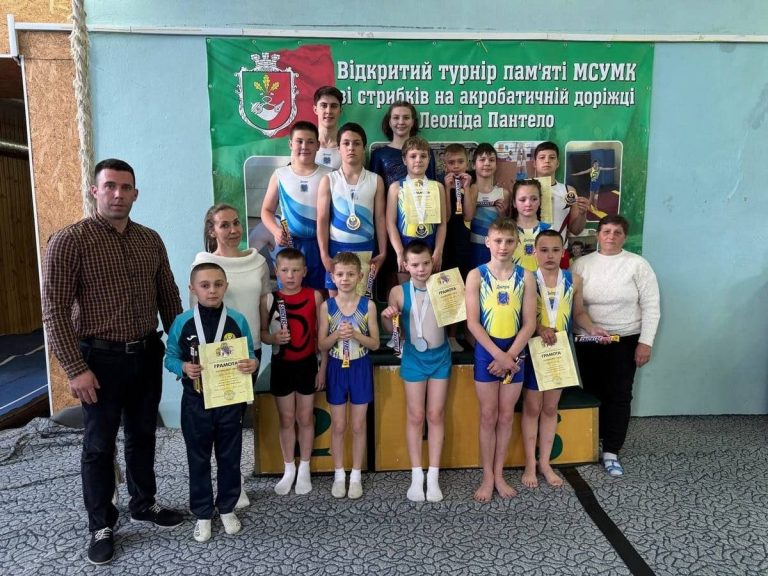 Спортсмены Каменского стали призерами чемпионата области по прыжкам на акробатической дорожке