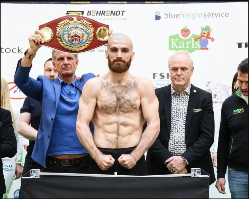 Карен Чухаджян завоював титул WBO International (відео)