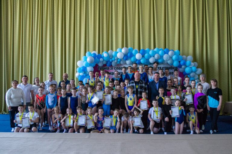 В Каменском состоялся открытый чемпионат города по прыжкам на акробатической дорожке