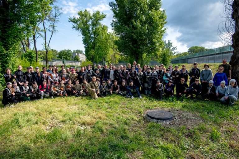 Стрельба, тактика и медицина: в Каменском провели учебно-полевые сборы для старшеклассников