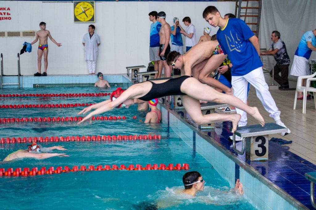В Каменском проходит весенний кубок по плаванию Swim Sharks