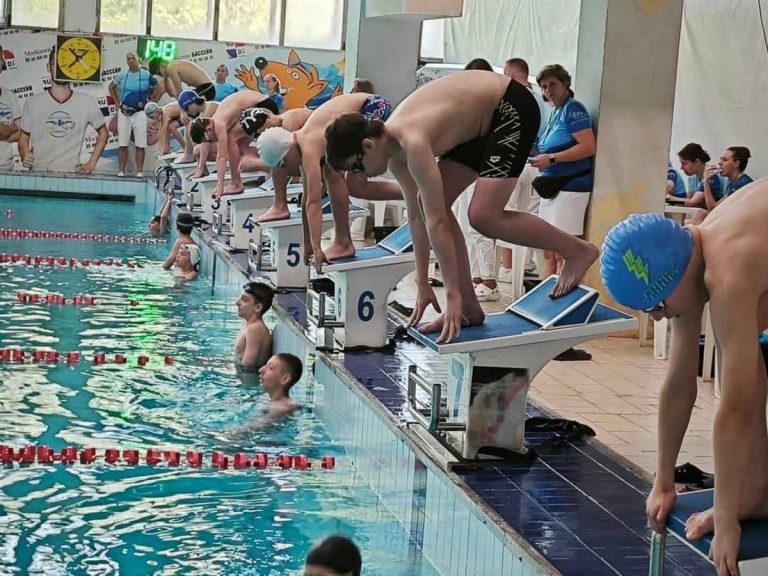 Каменские пловцы завоевали 47 наград кубка по плаванию Swim Sharks