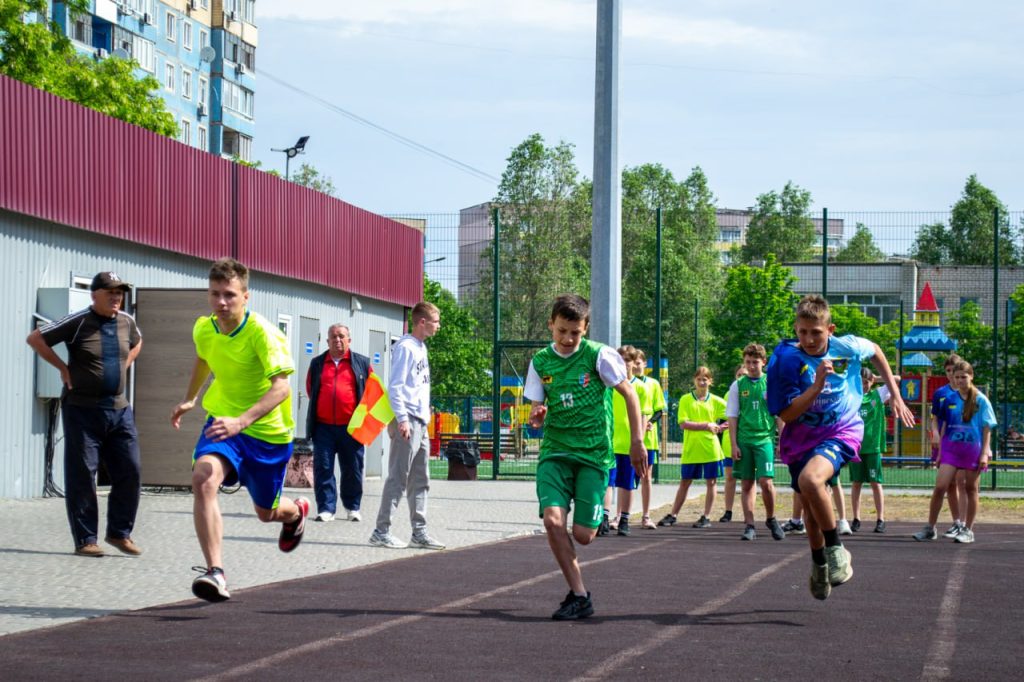 “Пліч-о-пліч всеукраїнські шкільні ліги”: у Кам’янському змагалися юні легкоатлети та шахісти трьох громад району