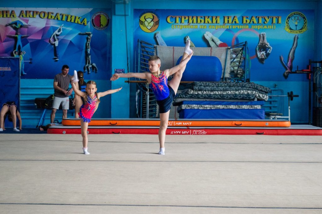 Свято спорту, краси та грації: у Кам’янському відбувся чемпіонат ДЮСШ №4 зі спортивної акробатики