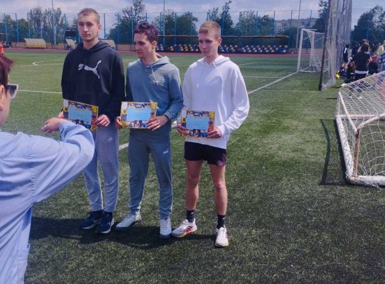 Каменские легкоатлеты завоевали награды на чемпионате области