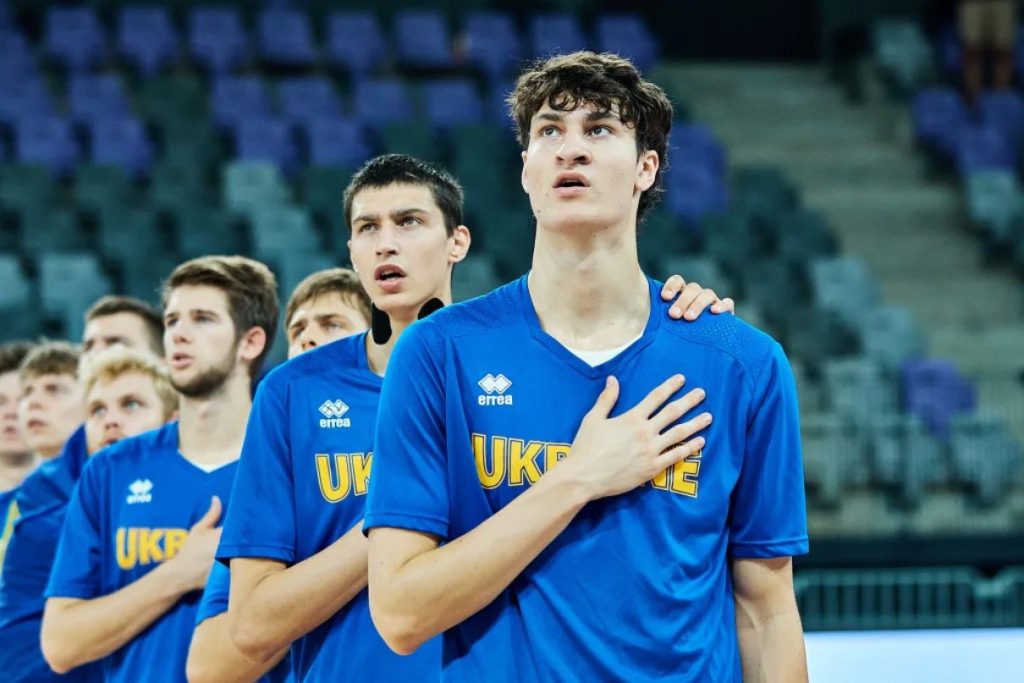 Максим Кличко стал вице-чемпионом молодежного первенства Франции по баскетболу