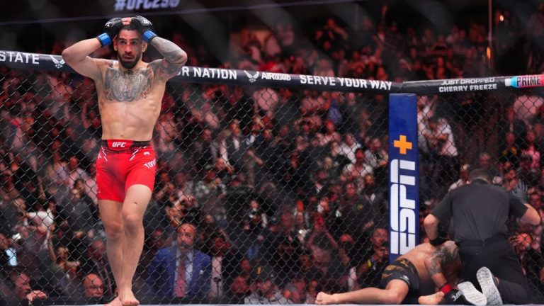Илия Топурия завоевал титул UFC в легком весе и установил уникальное достижение в истории (видео)