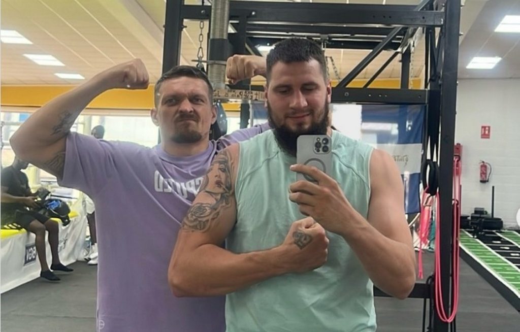 Усик готовится к реваншу с Дюбуа, спаррингуя с сербом Хасановичем