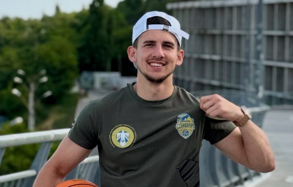 “Харківські Соколи” підписали топ-асистента Суперліги Андрія Хохоника