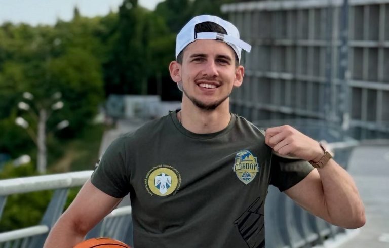 “Харківські Соколи” підписали топ-асистента Суперліги Андрія Хохоника