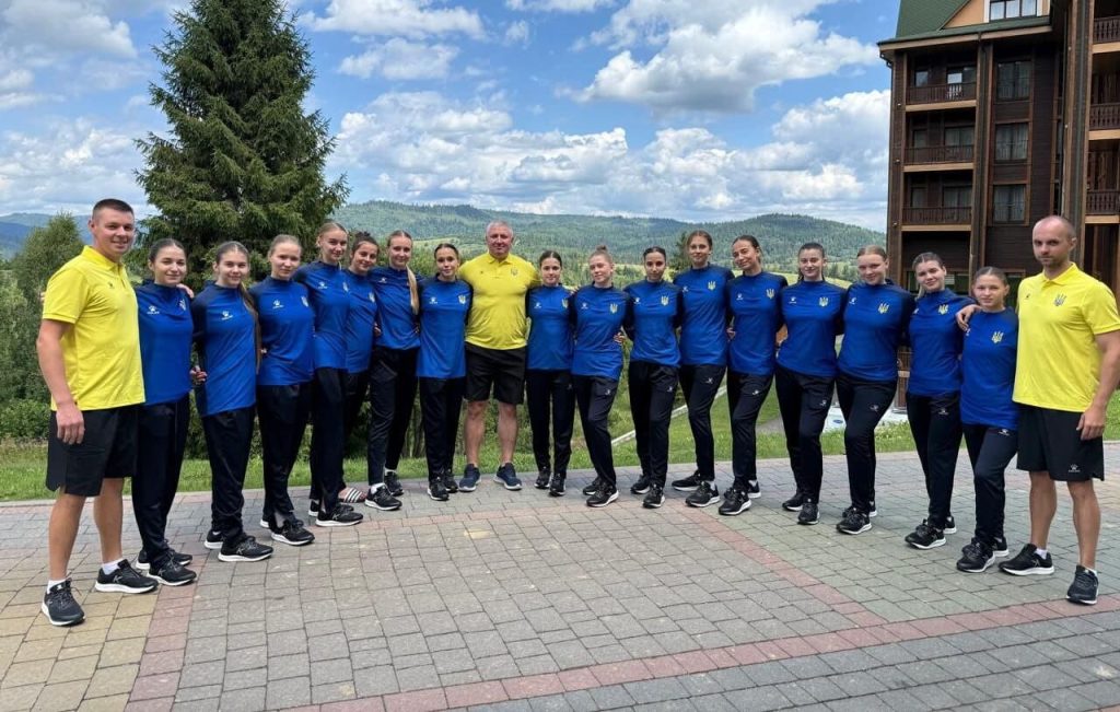 Юніорська збірна України з гандболу з поразки стартувала на чемпіонаті Європи
