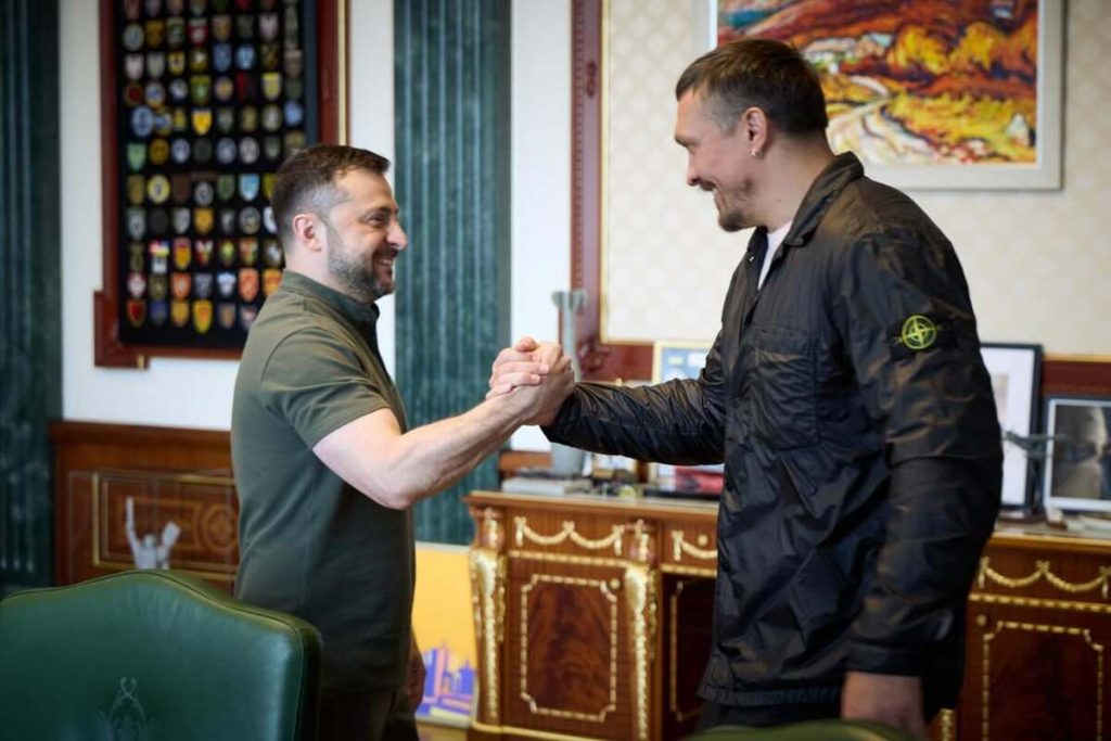 Усик зустрівся із Зеленським після історичної перемоги над Дюбуа
