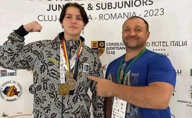 Каменчанка Доминика Атаева получила звание мастера спорта Украины по пауэрлифтингу