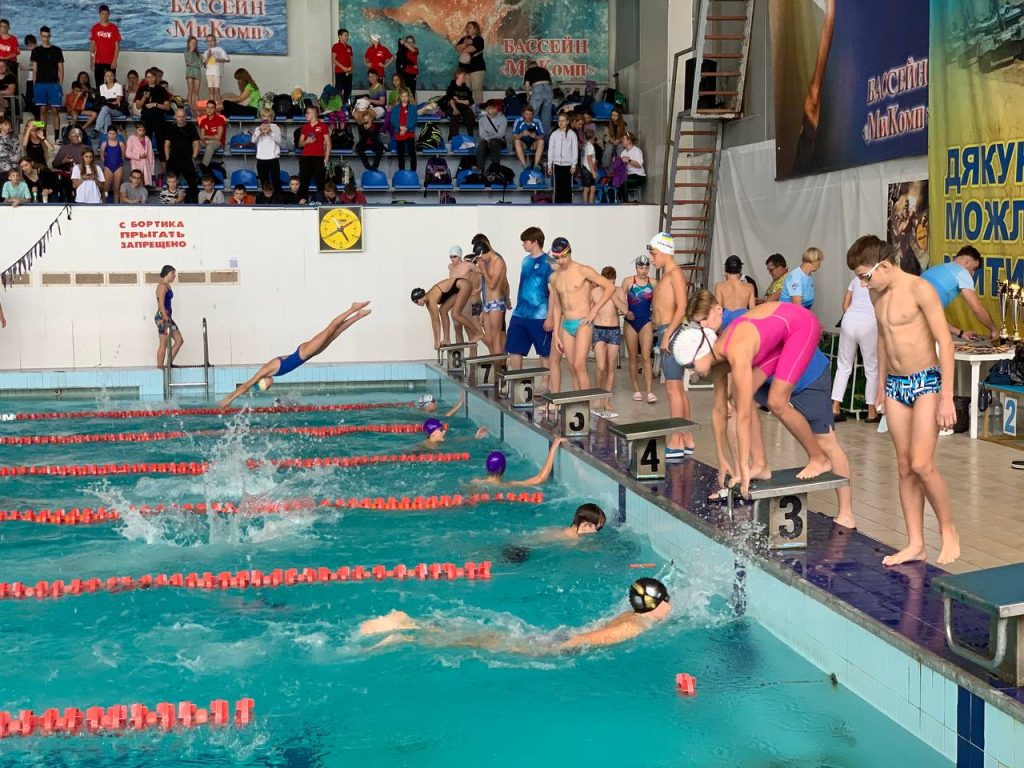 В Каменском стартовал осенний кубок Swim Sharks по плаванию