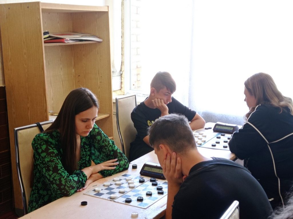 У Кам’янському відбувся чемпіонат міста з шашок-64