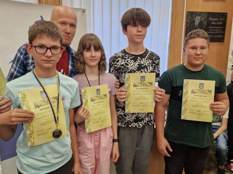 Шахісти Кам’янського вибороли “срібло” на чемпіонаті Дніпропетровщини