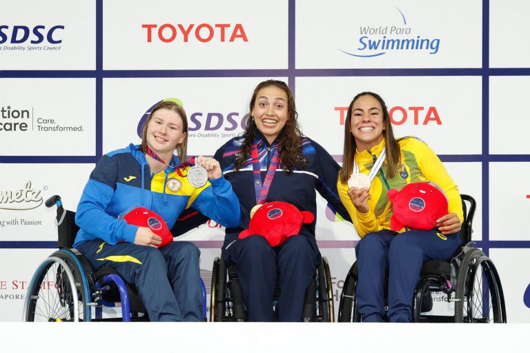 Українські параплавці вийшли у лідери чемпіонату світу в Сінгапурі