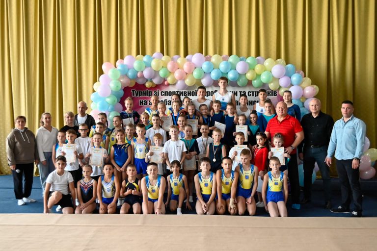 У Камʼянському відбувся відкритий чемпіонат міста зі стрибків на акробатичній доріжці серед юніорів