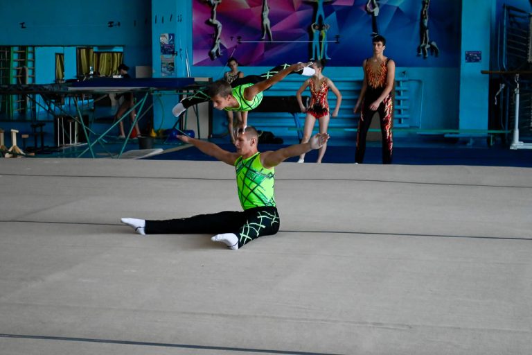 Грациозные и спортивные: в Каменском прошли Чемпионат и Кубок города по спортивной акробатике