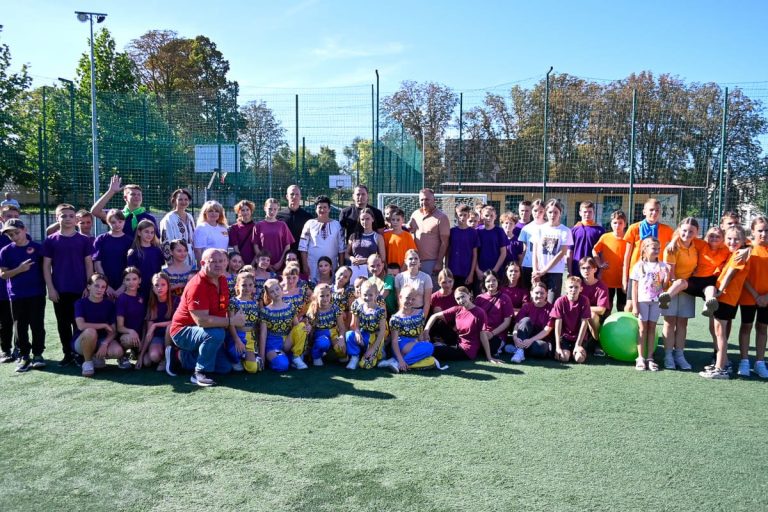 У Карнаухівці провели спортивне свято до 275-річчя міста: естафети, танці та подарунки