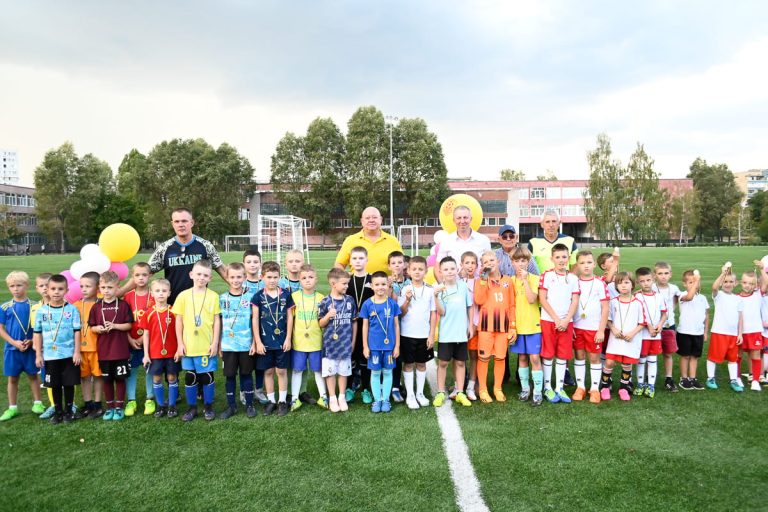Перші кроки у великий футбол: у Кам’янському відбувся перший футбольний дзвоник у ДЮФШ “Надія”